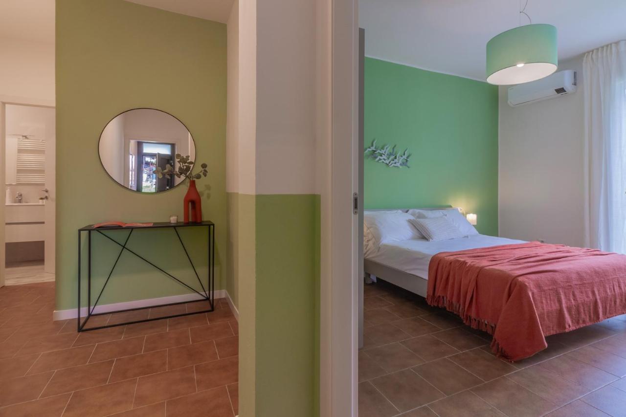 Ninfea Apartments By Wonderful Italy Лецено Екстериор снимка