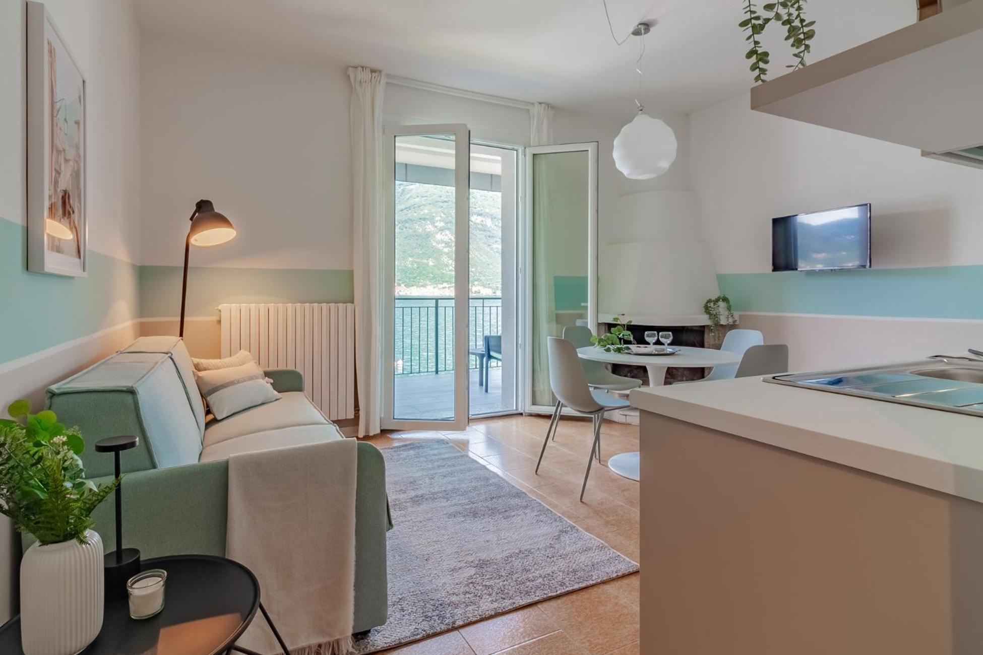 Ninfea Apartments By Wonderful Italy Лецено Екстериор снимка