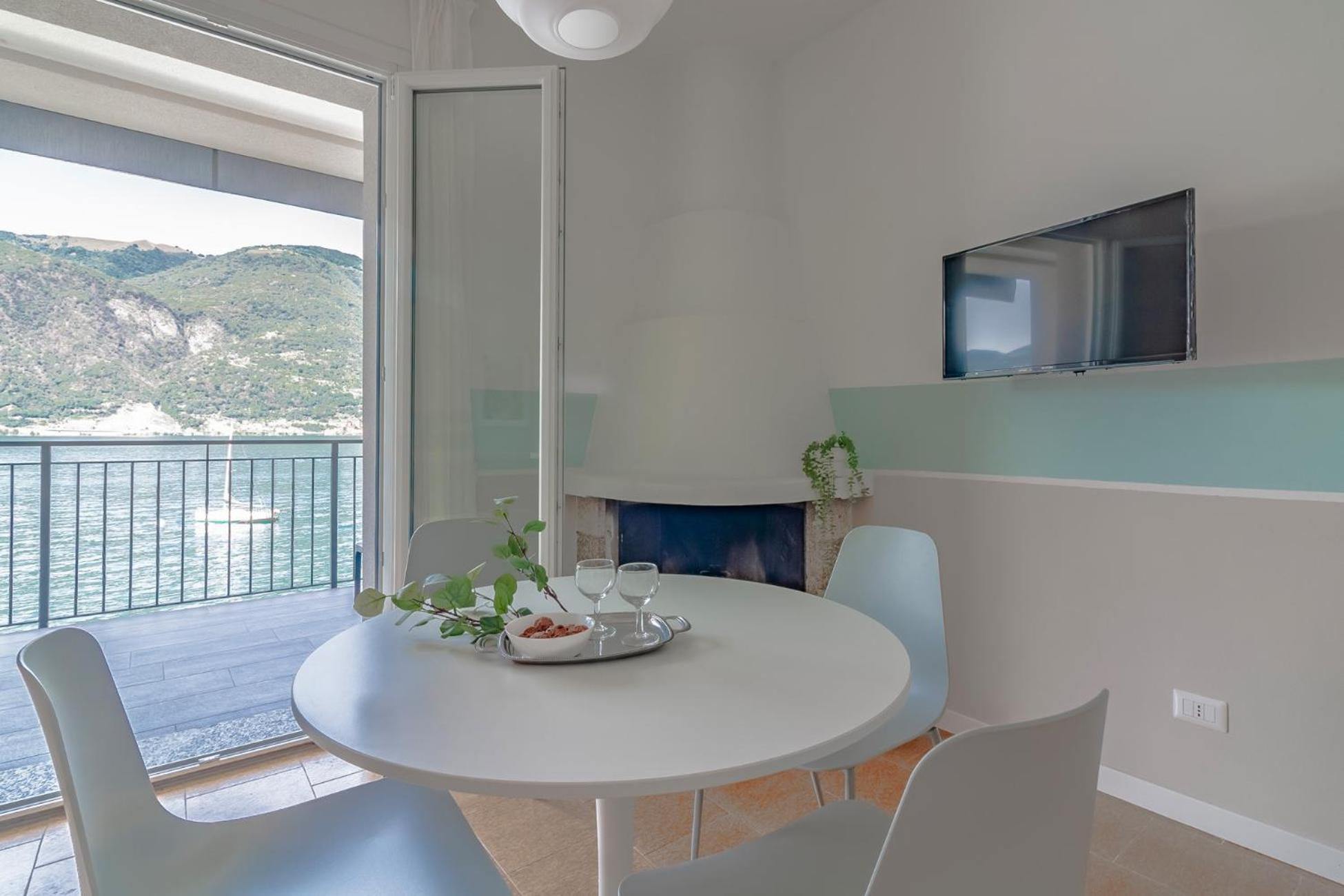 Ninfea Apartments By Wonderful Italy Лецено Екстериор снимка
