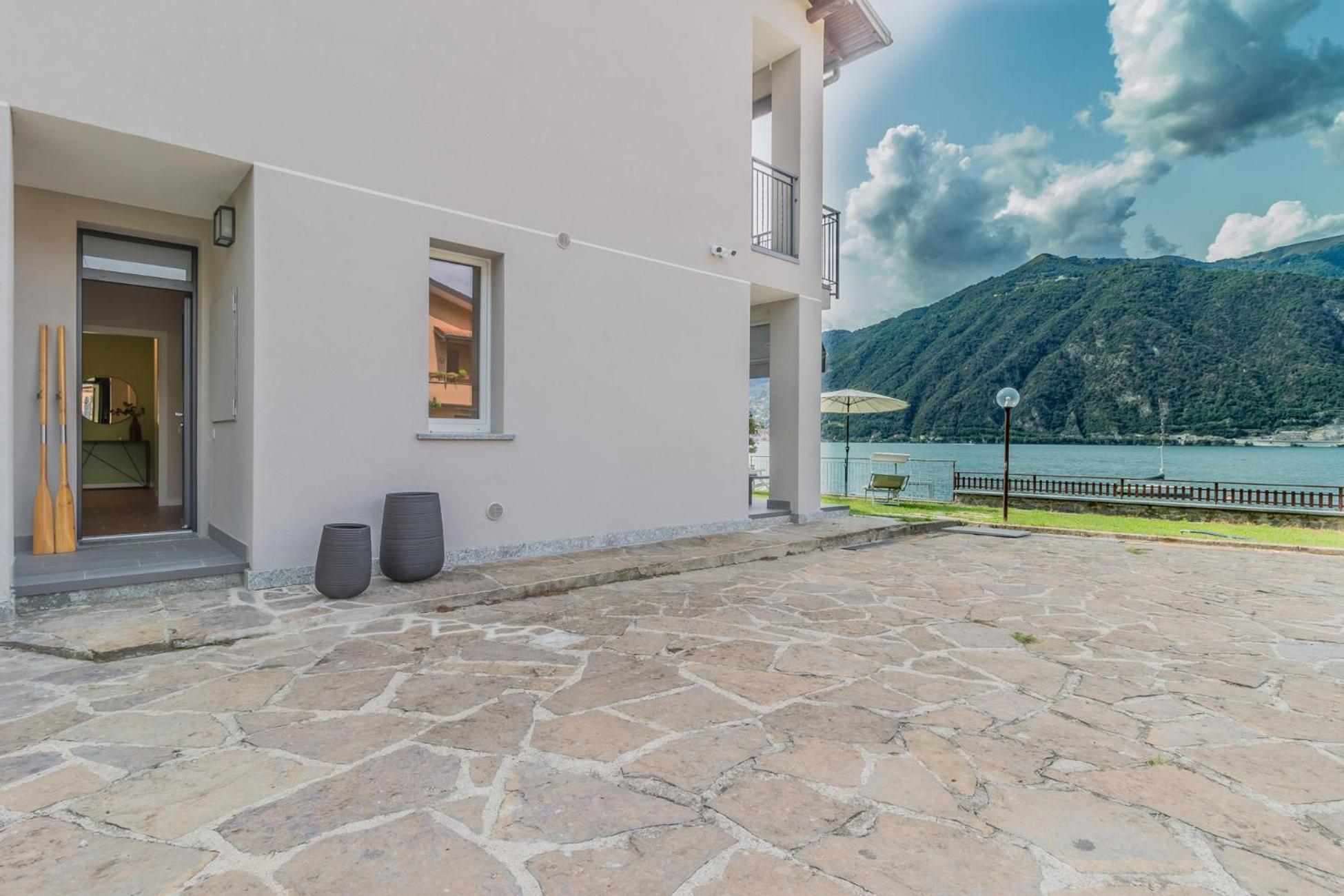 Ninfea Apartments By Wonderful Italy Лецено Екстериор снимка