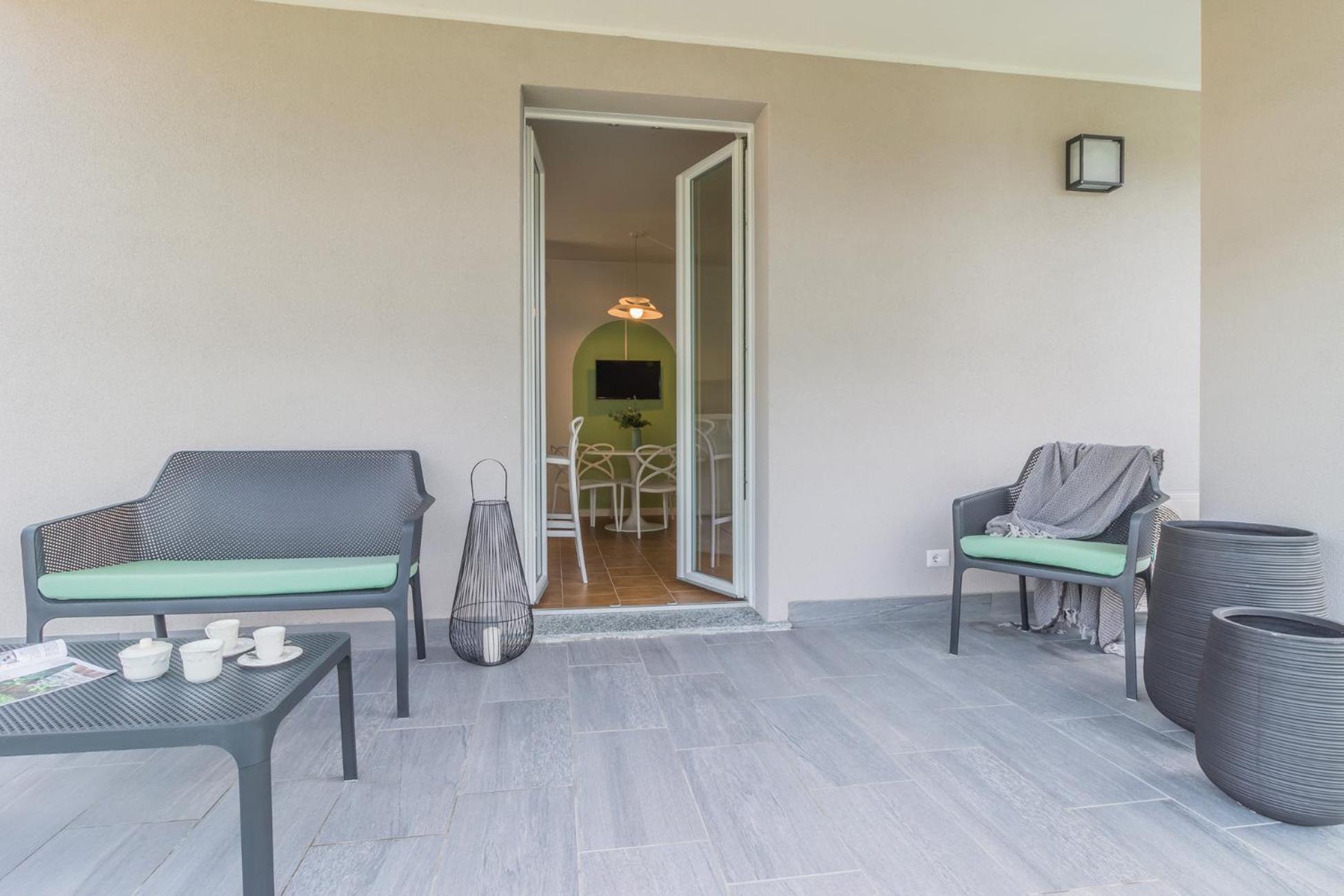 Ninfea Apartments By Wonderful Italy Лецено Екстериор снимка