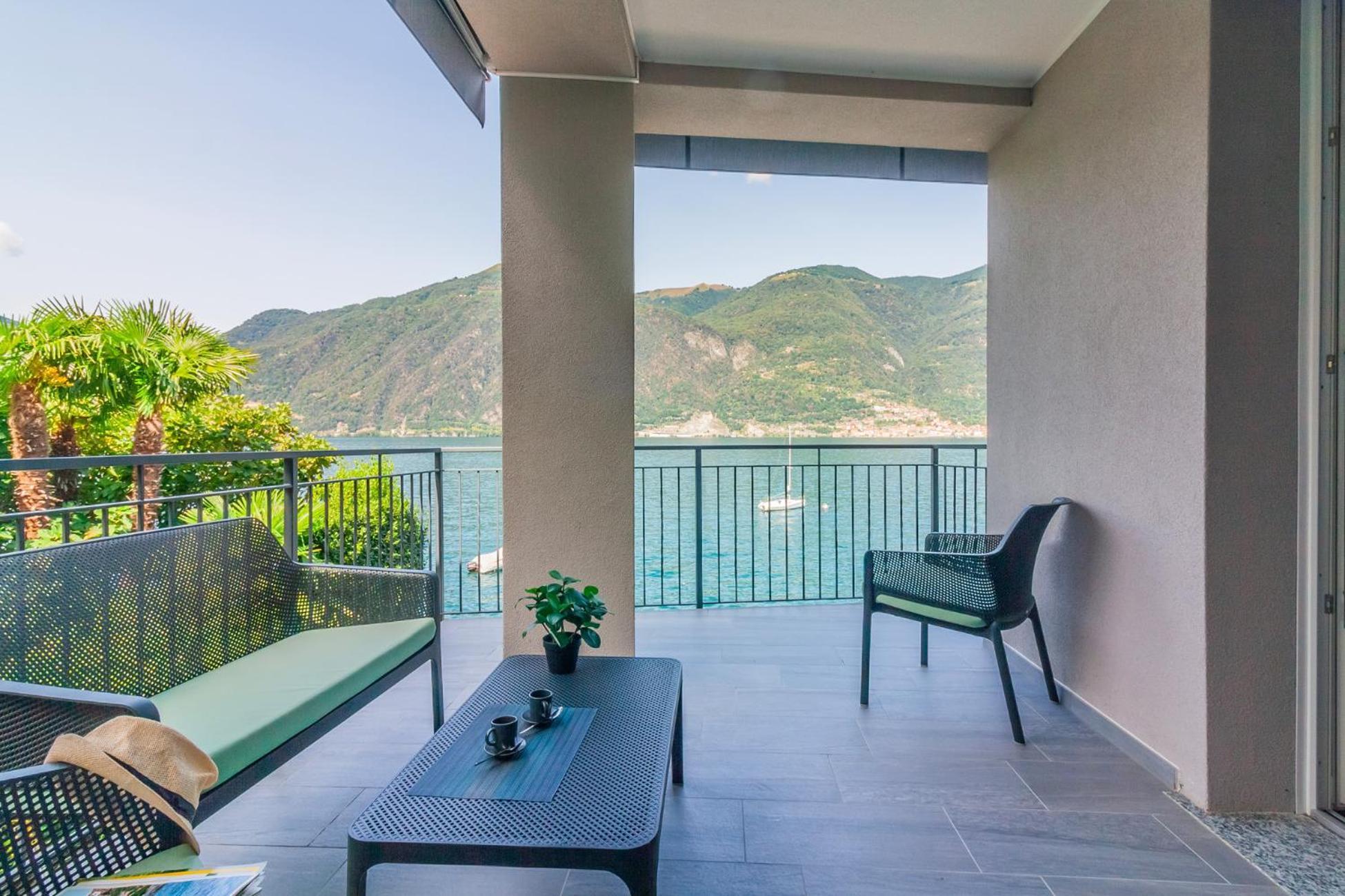 Ninfea Apartments By Wonderful Italy Лецено Екстериор снимка