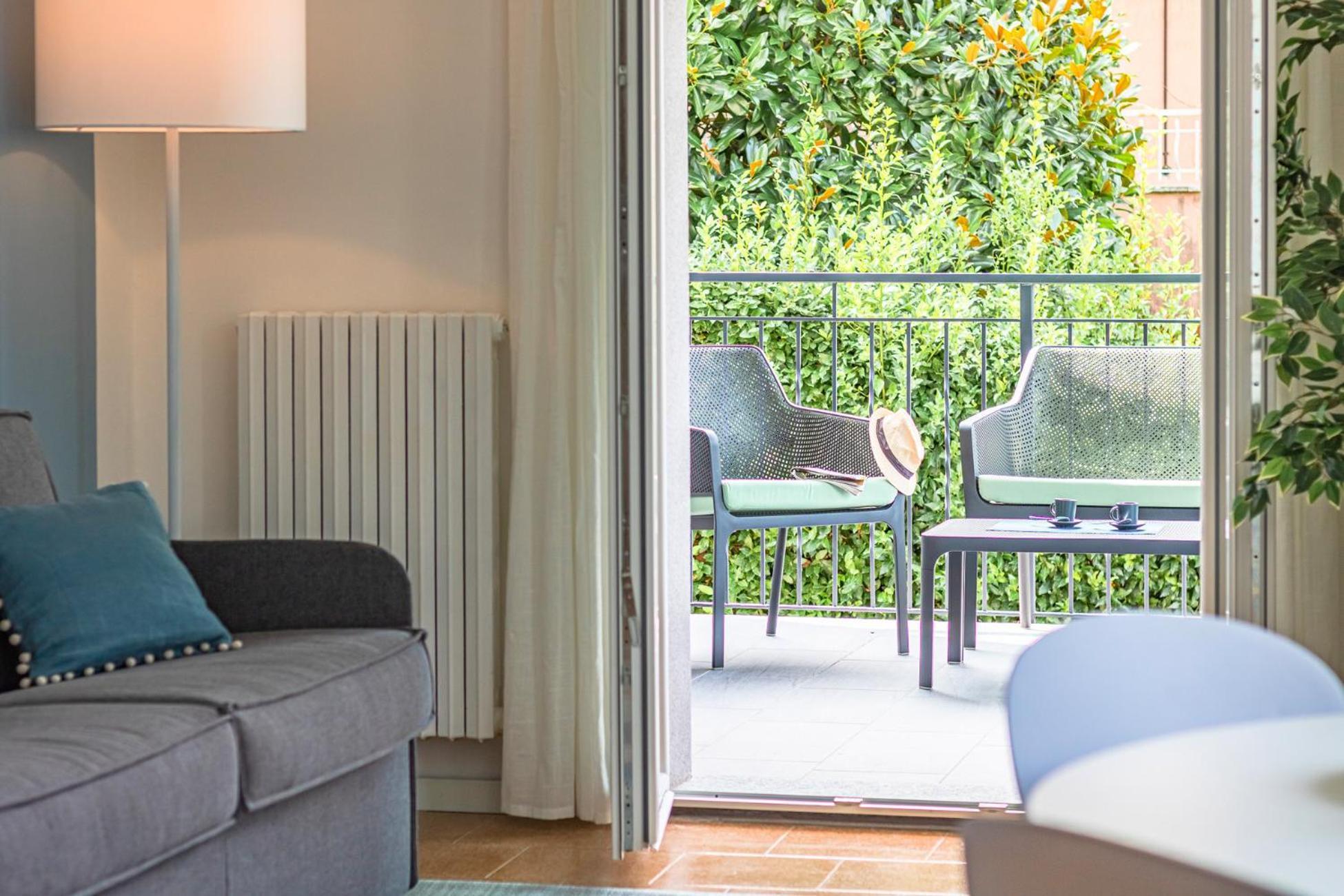 Ninfea Apartments By Wonderful Italy Лецено Екстериор снимка