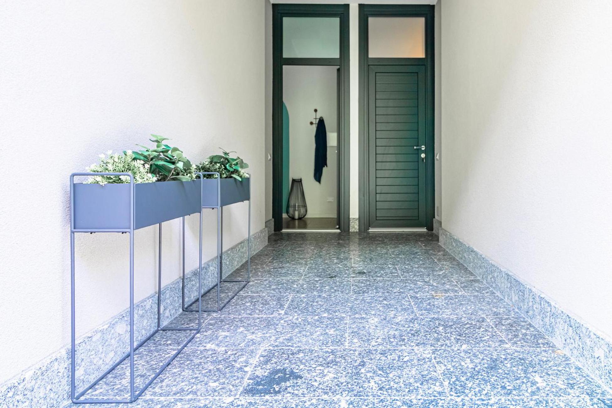Ninfea Apartments By Wonderful Italy Лецено Екстериор снимка