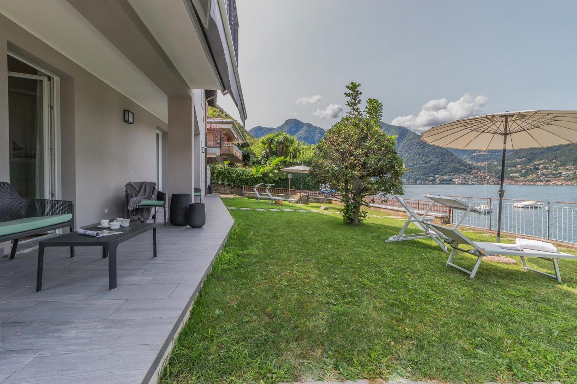 Ninfea Apartments By Wonderful Italy Лецено Екстериор снимка