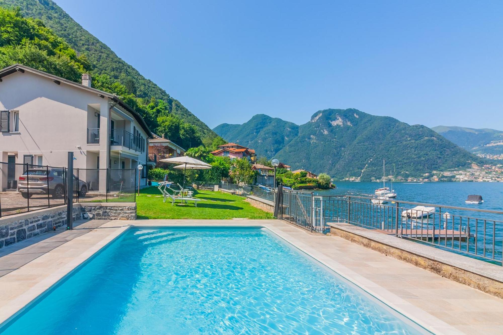 Ninfea Apartments By Wonderful Italy Лецено Екстериор снимка