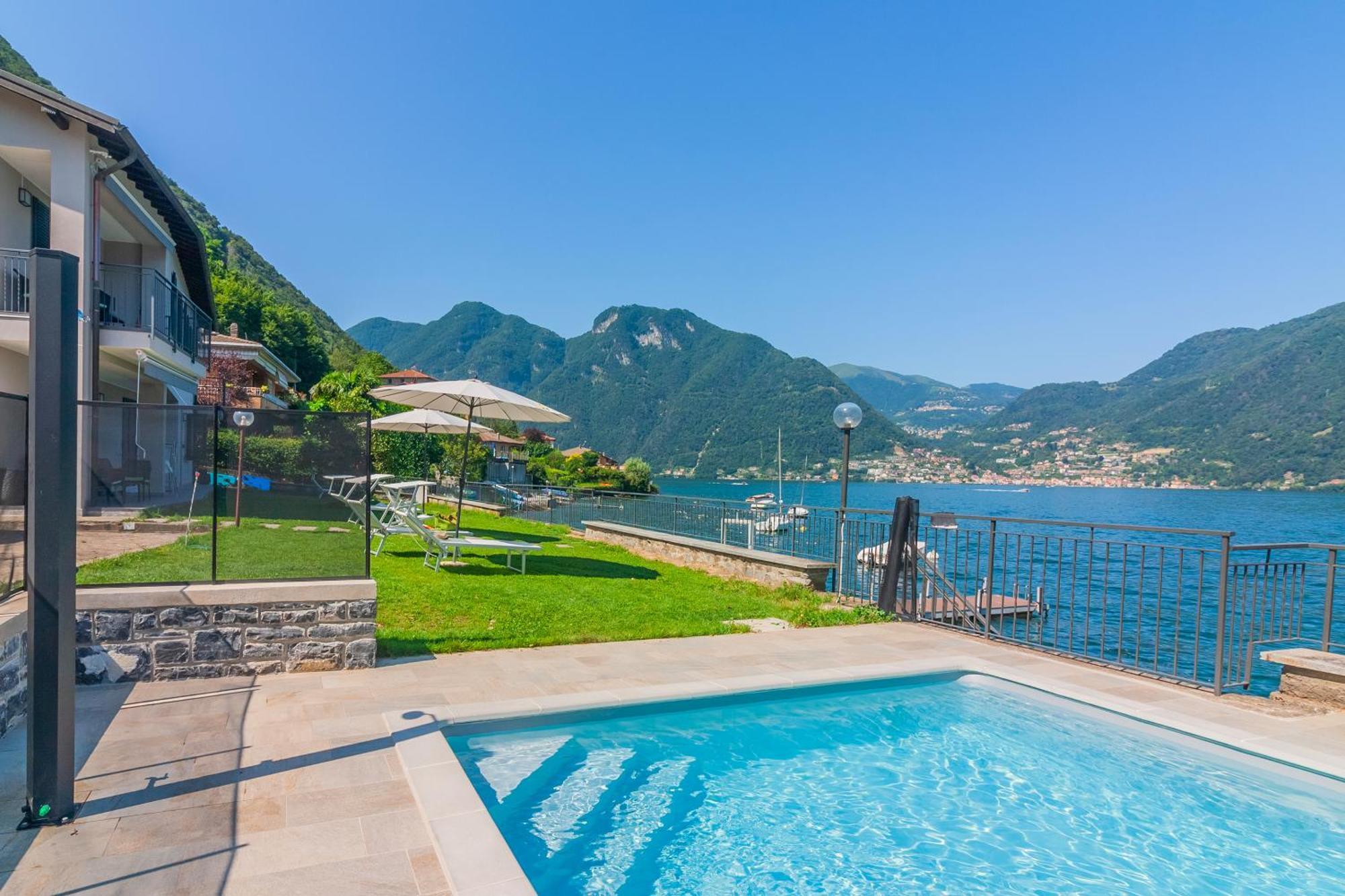 Ninfea Apartments By Wonderful Italy Лецено Екстериор снимка